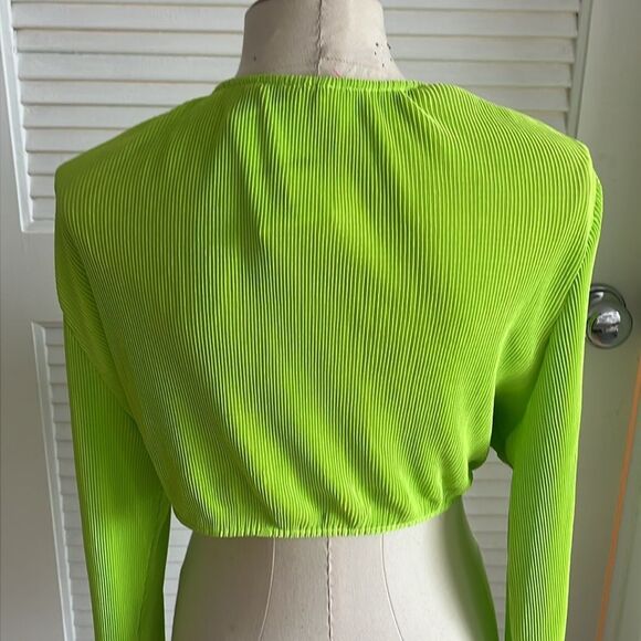 SHOWPO ELOWEN PLISSE LONG SLEEVE TIE FRONT‎ TOP IN LIME - Picture 7 of 7